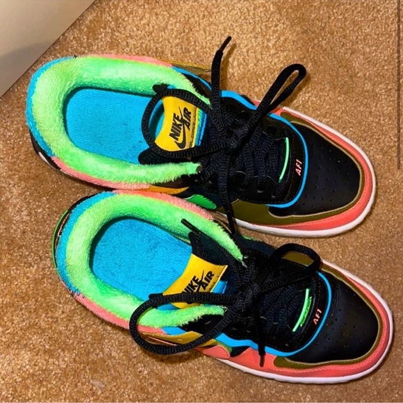 Customized Nikes 🌈 - Picture 2 of 3